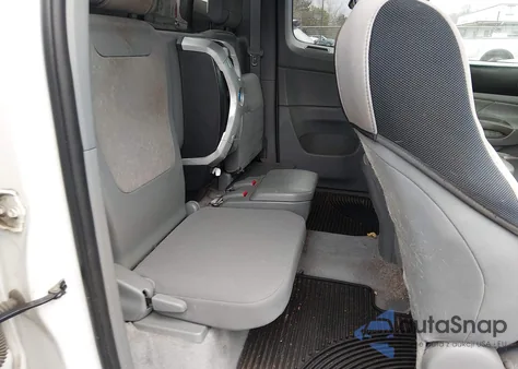 2011 Toyota Tacoma Base V6 z USA, uszkodzony, nr VIN 5TFUU4EN4BX002880